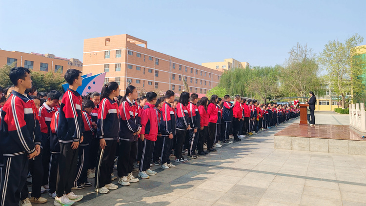 河北唐縣：拒絕校園欺淩 共建平安校園_fororder_唐縣人民檢察院工作人員為全校師生作《防校園欺淩 為成長護航》知識講座