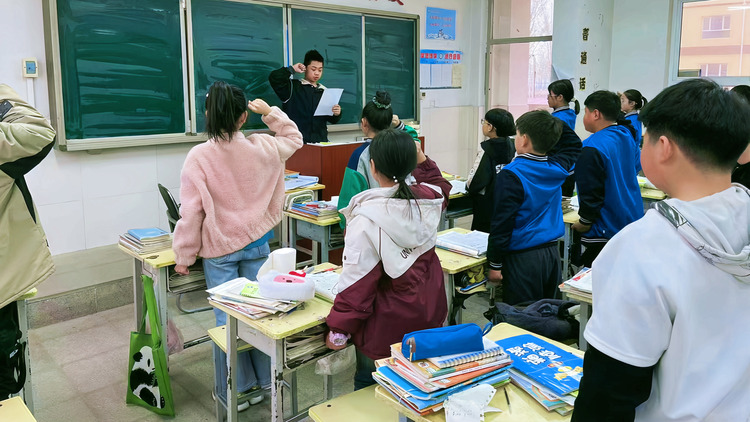 河北唐縣：拒絕校園欺淩 共建平安校園_fororder_學生宣讀承諾書