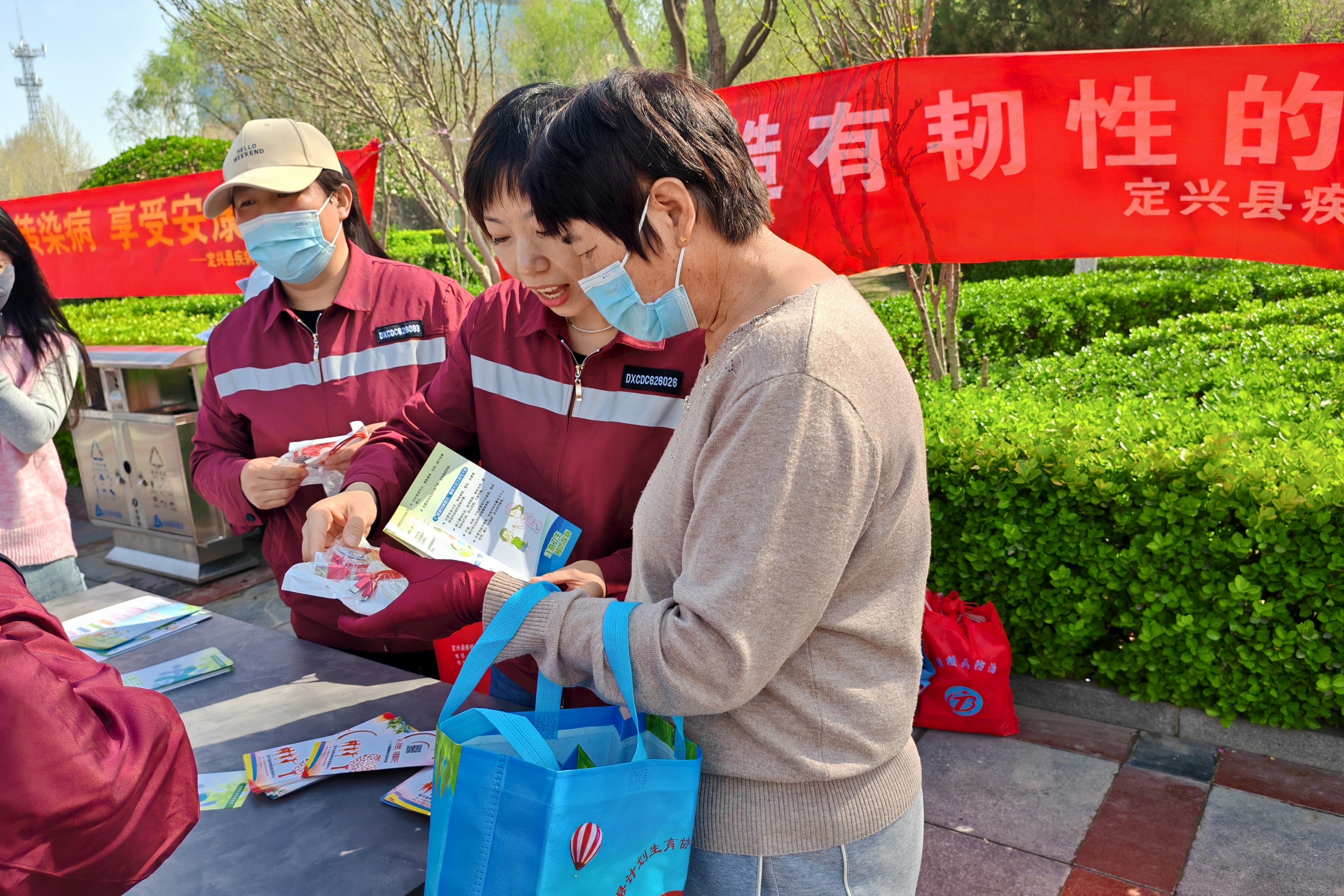 河北定興：普及健康知識，築牢衛生防線_fororder_005