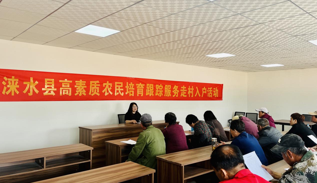河北淶水：“量體裁衣”到地頭 培養鄉村“新農人”_fororder_圖為淶水縣高素質農民培育知識講座現場。（徐梓鈺 攝）