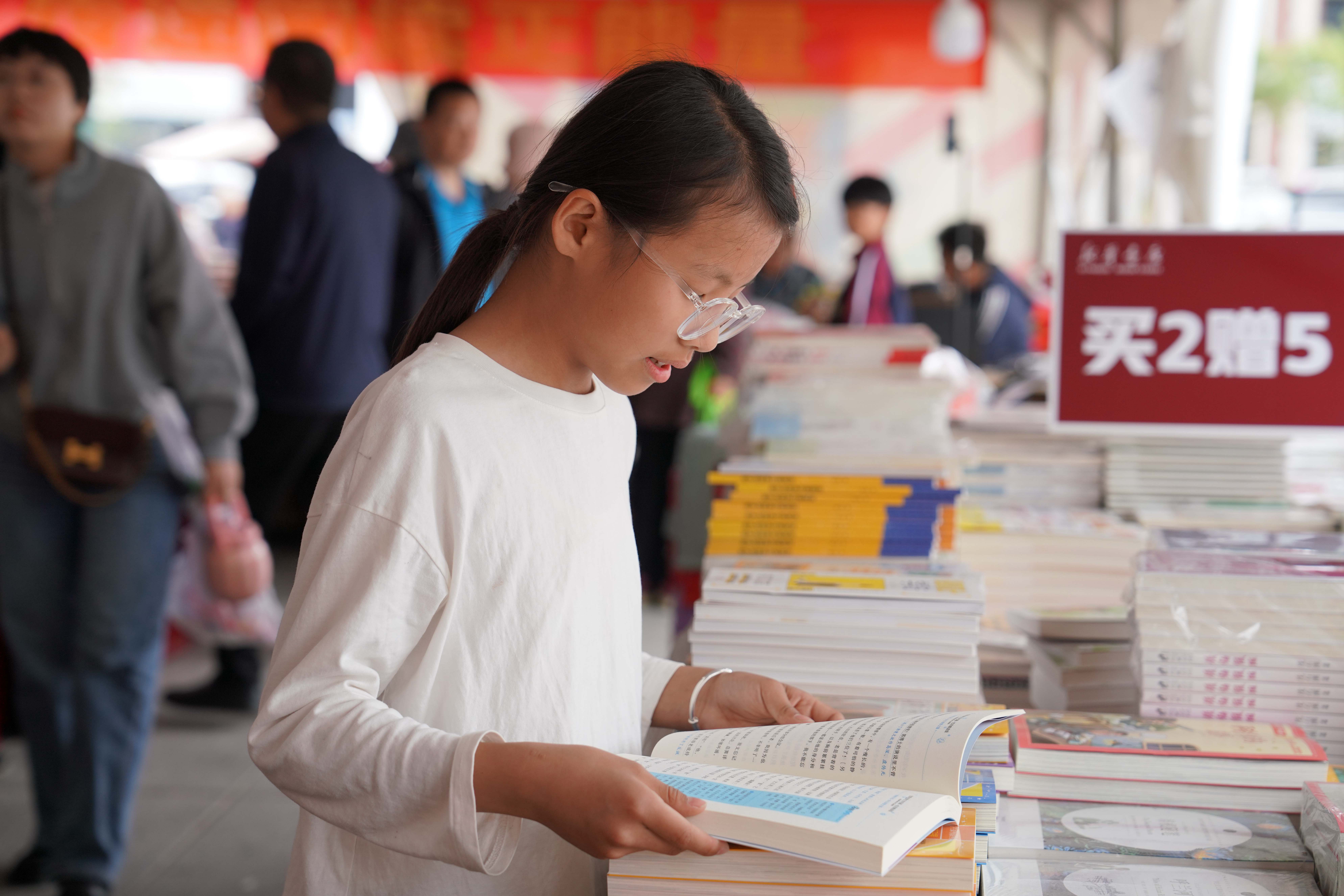 河北清苑：舉辦全民閱讀·2024書香節_fororder_學生參與“書聲視界”誦讀。攝影 王磊