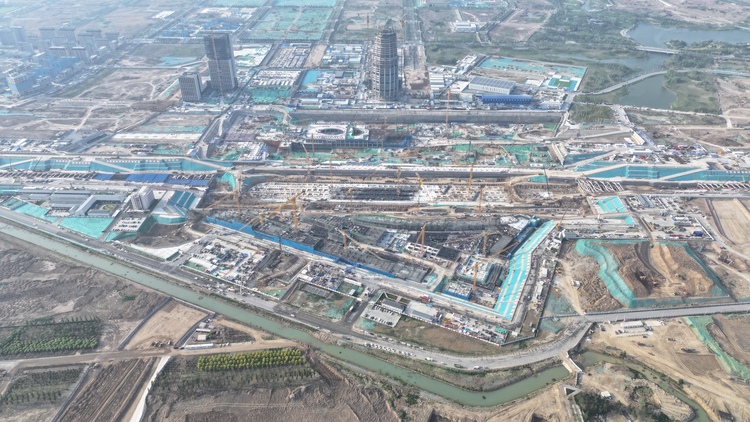 雄忻高鐵雄安地下段主體結構封頂_fororder_1