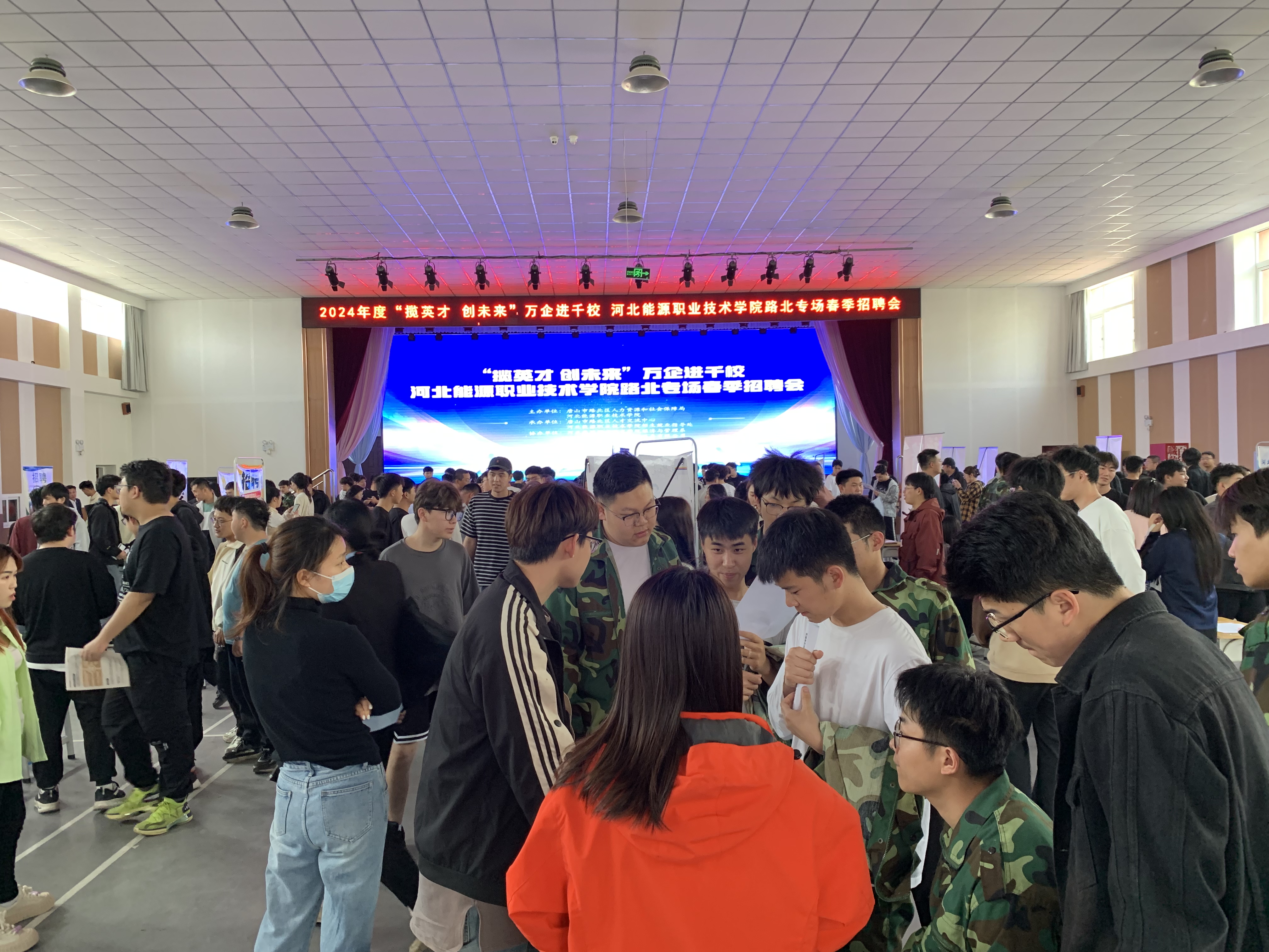 唐山路北：萬企進千校專場春季招聘會成功舉辦_fororder_圖為活動現場。馮連偉 攝 (4)