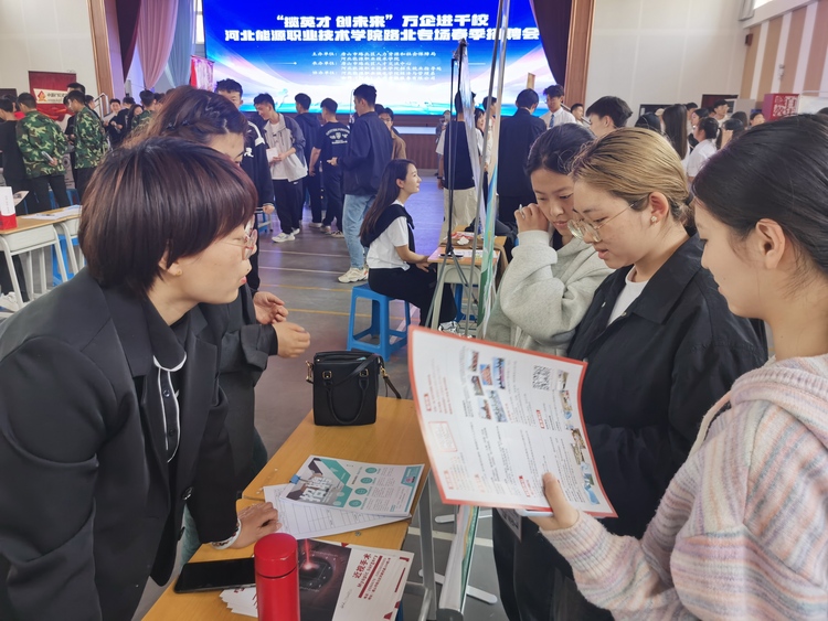唐山路北：萬企進千校專場春季招聘會成功舉辦_fororder_圖為活動現場。馮連偉 攝 (2)