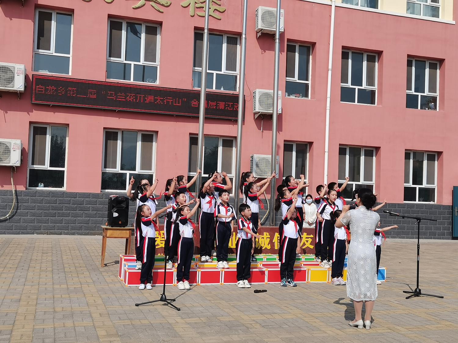 保定市滿城區：用歌聲美育鄉村 看蘭花開遍原野_fororder_同學們個個精神飽滿 攝影 王永佔