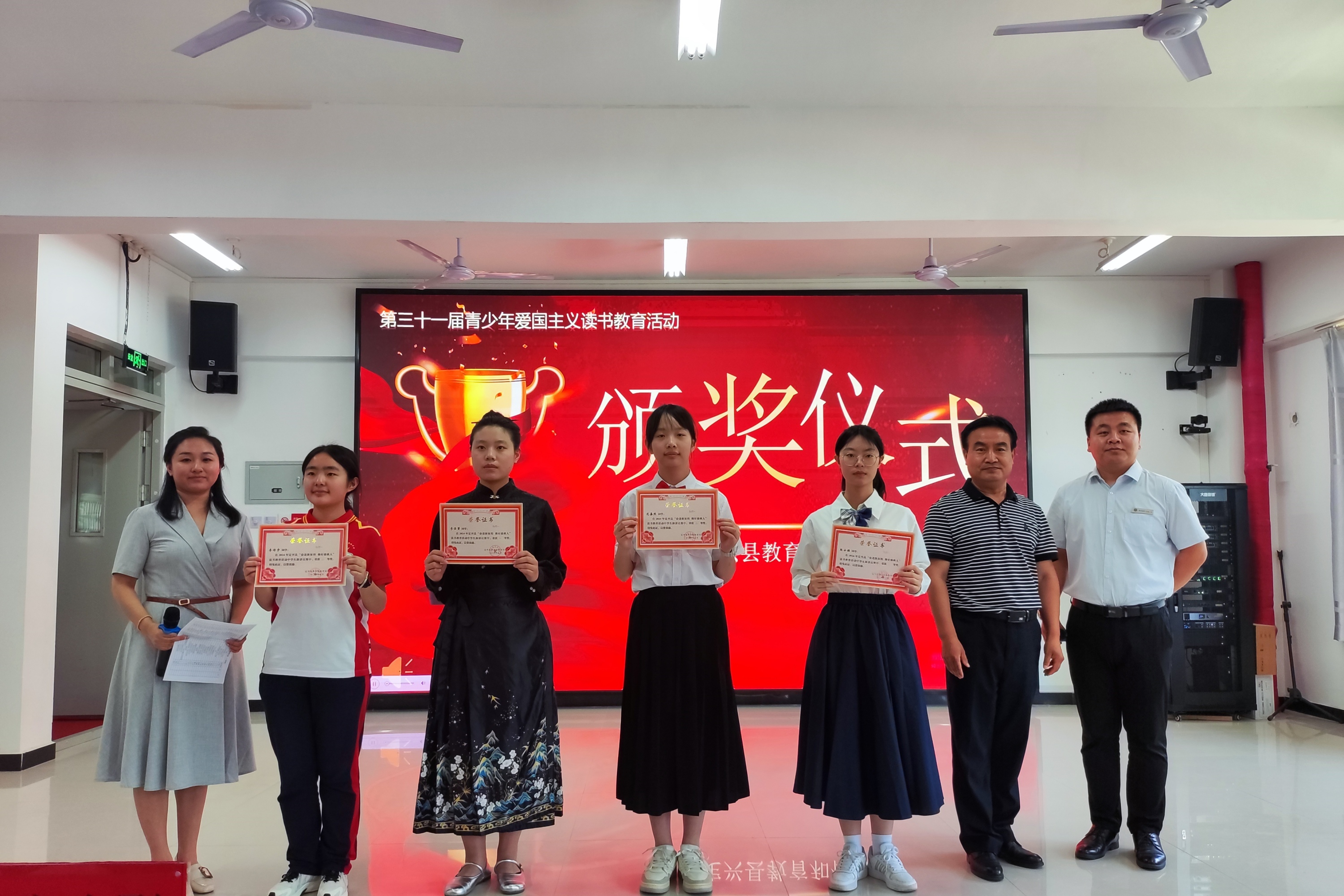 河北定興：中小學生講故事 演講比賽動人心_fororder_007