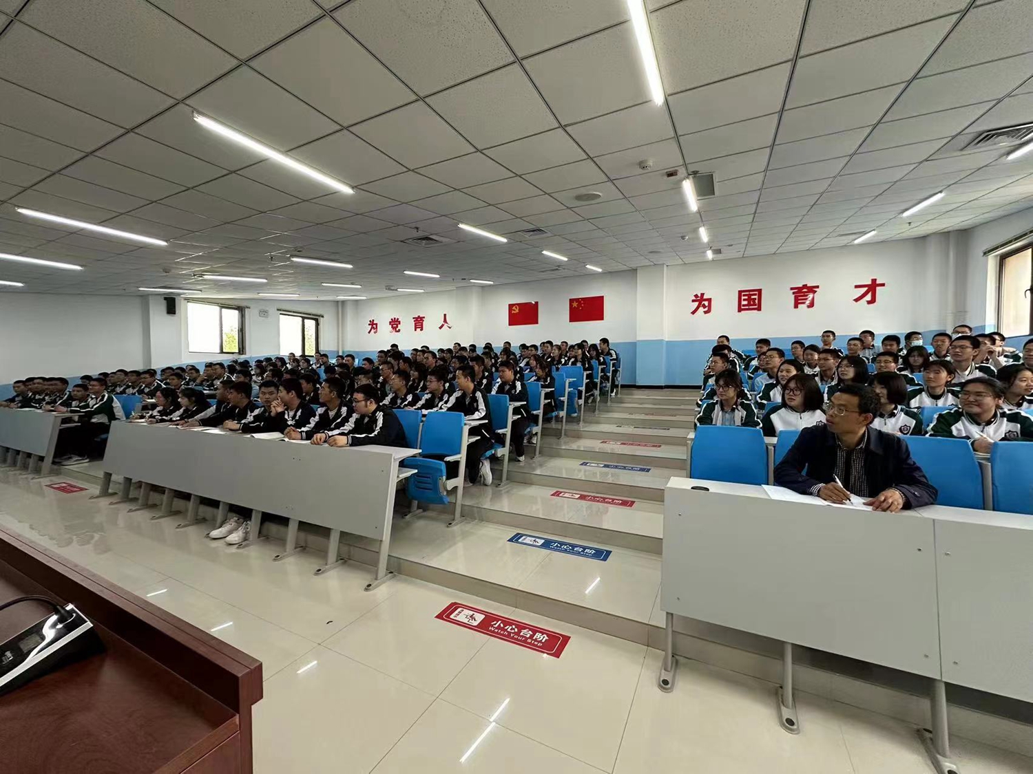 保定市滿城區：普法進校園 同心護未來_fororder_保定市第二十八中學普法宣講活動現場 攝影 袁佳澤
