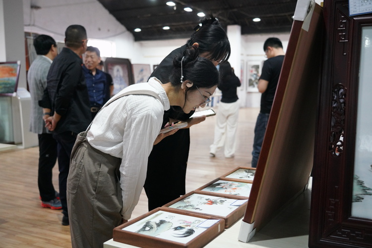 唐山市開平區首家骨質瓷文化藝術博物館揭牌_fororder_圖1.JPG