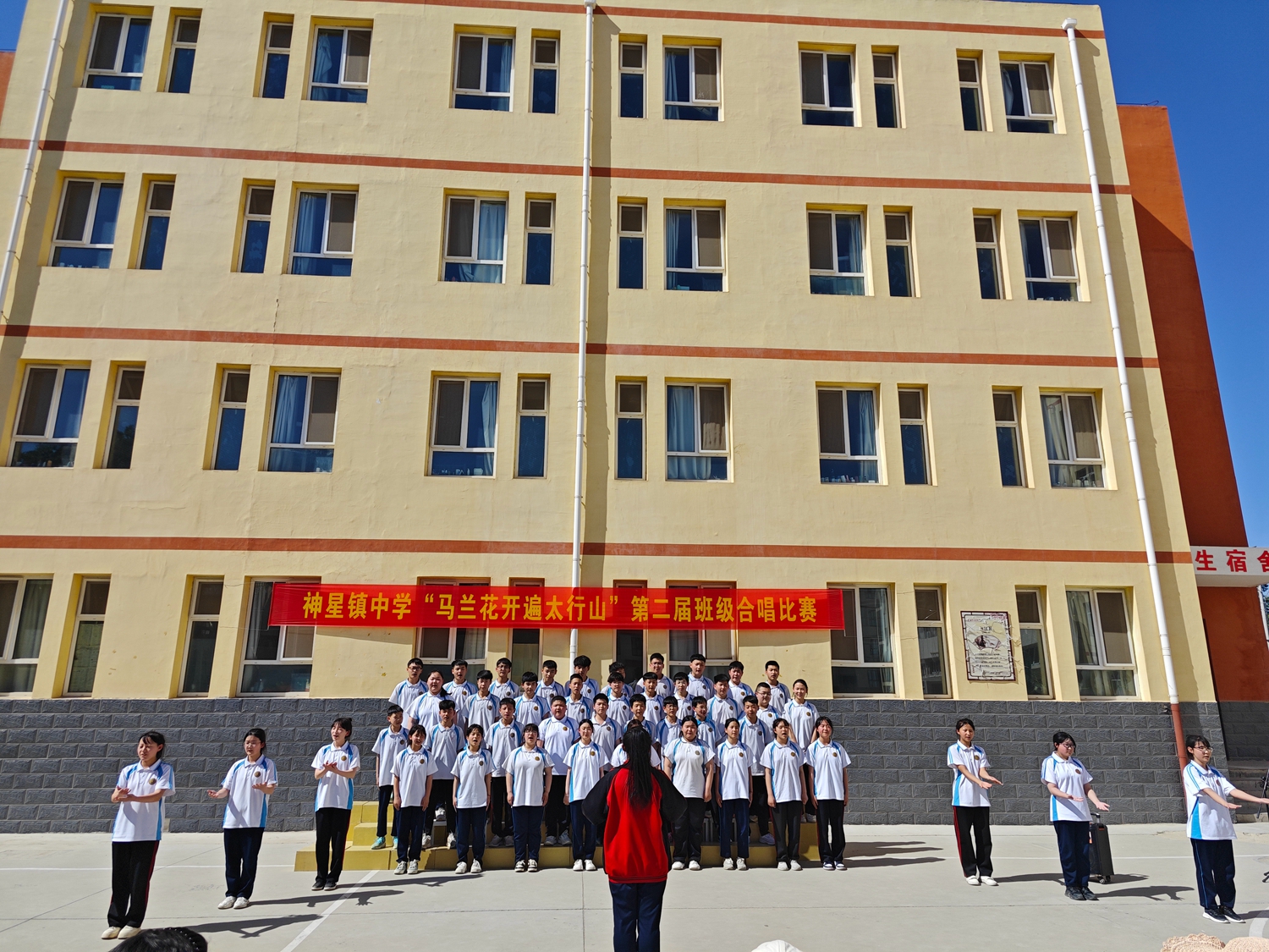 保定市滿城區：傳承紅色基因 唱響時代旋律_fororder_滿城區神星鎮中學開展班級合唱比賽 攝影 冉全福