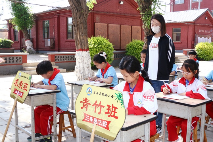 河北定興：墨香潤童心 筆尖出風采_fororder_001