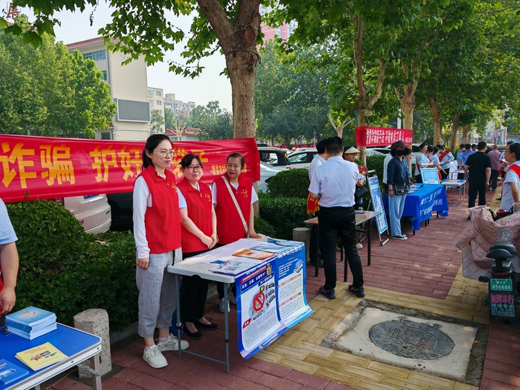 河北唐縣：增強全民反詐意識 築牢國家安全防線_fororder_工作人員設置宣傳諮詢臺  任可攝
