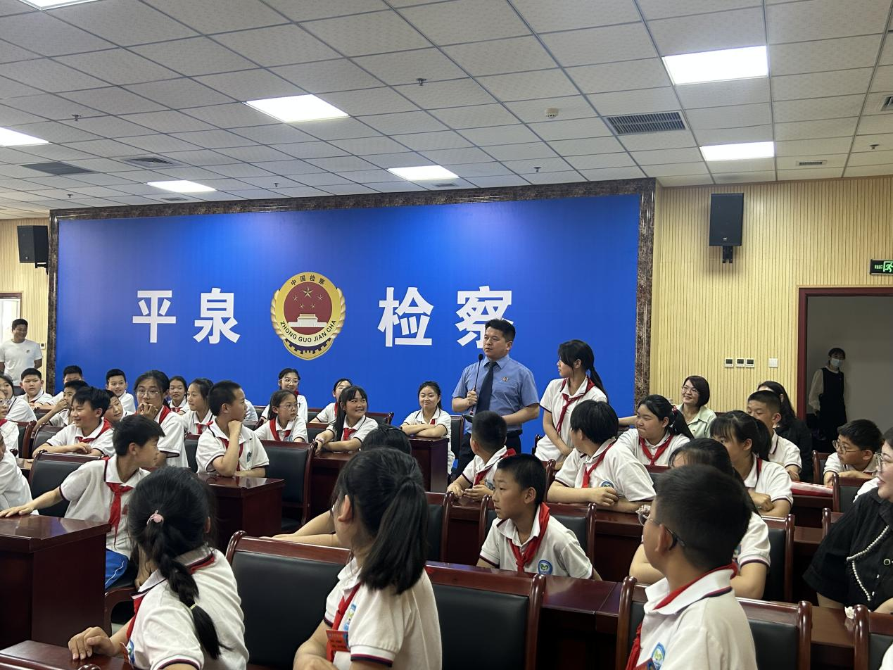 河北平泉舉行“團檢童行 助力成長”法治宣講活動_fororder_圖片 3