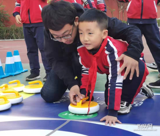 炫酷來襲，看足球小將如何“上冰雪”