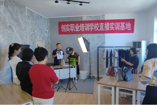 保定徐水：巾幗家政“小支點”服務就業創業“大民生”_fororder_保定徐水：巾幗家政“小支點”服務就業創業“大民生”52