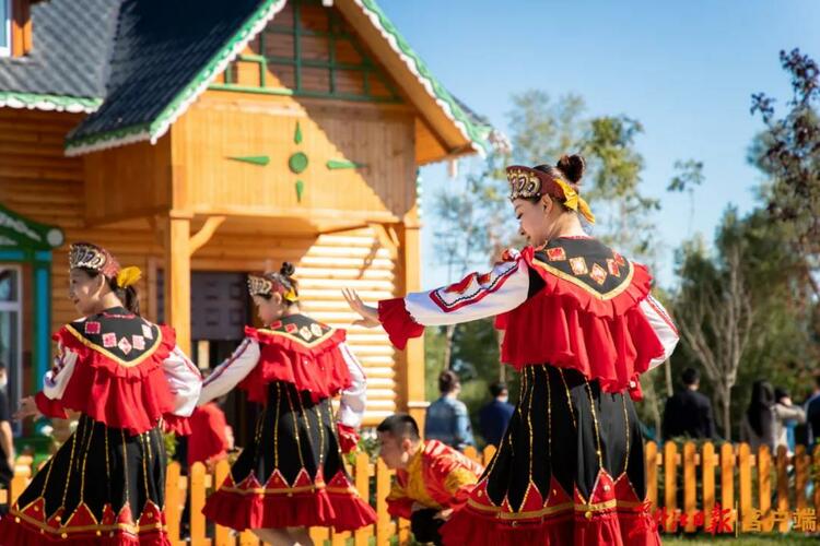 中俄民族風情園：俄羅斯帥哥美女來了