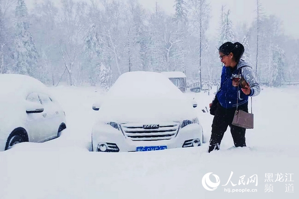 “雙節”長假中國雪鄉五花山色披銀裝