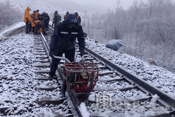 “北極”鐵路 迎戰風雪