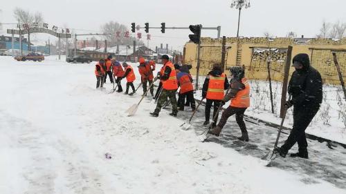 黑龍江多地降雪 各部門全力清雪保暢通