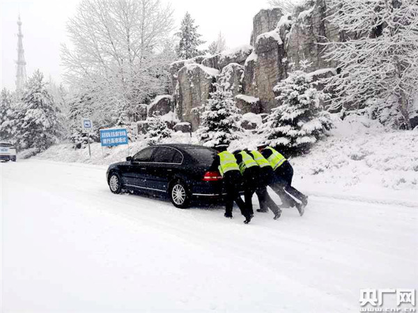 黑龍江漠河：迎入秋以來最大降雪 雪深超10釐米_fororder_W020201027518124755972