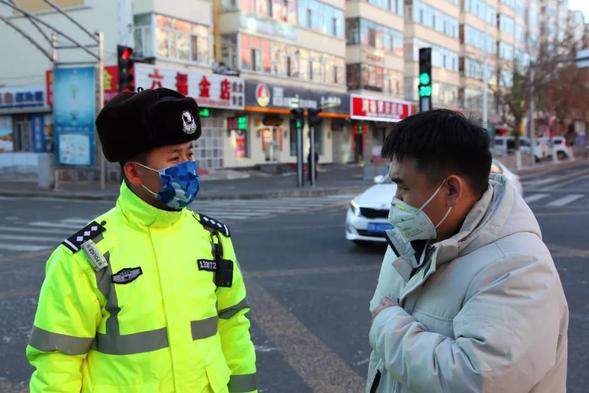 ！標題+內容有修改   (已修改）【黑龍江】【供稿】黑河市交警：24小時嚴防死守 築起“防疫堡壘”