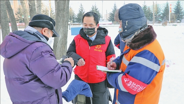 大興安嶺塔河縣黨員幹部防控一線爭當“服務員”