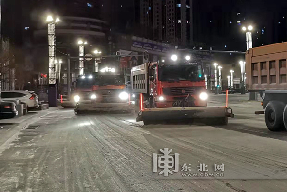 哈爾濱全力清冰雪 保生産生活物資運輸道路暢通