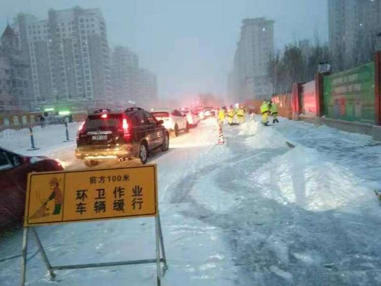 哈爾濱市道裏區：戰暴雪 破難題 保交通