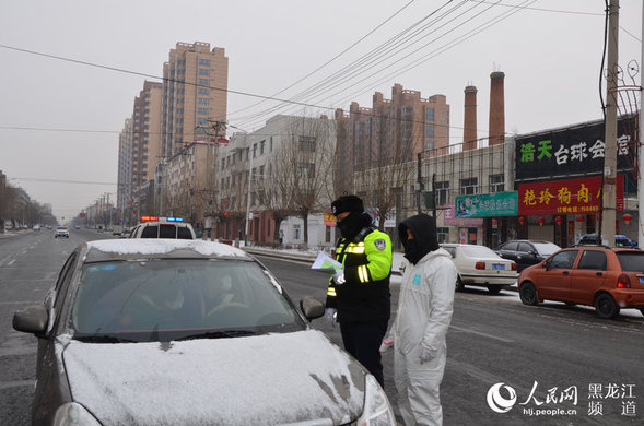 致敬！風雪中的戰“疫”人