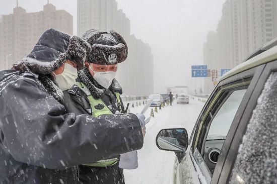 風雪戰疫人！因為有你，春天可期……