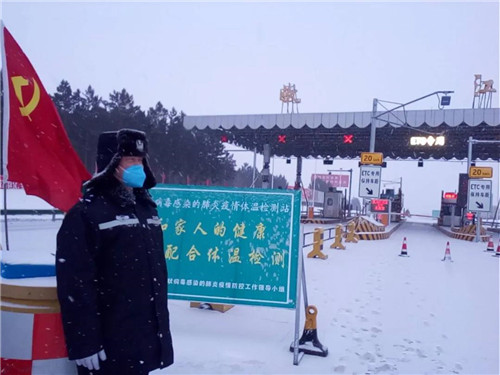 【組圖】【黑龍江】【供稿】黑河：寒雪紛飛春料峭 交警奮戰保平安