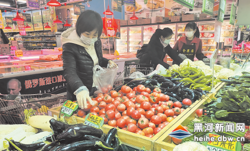 黑河市區蔬菜品種豐富超市認真抓好防控