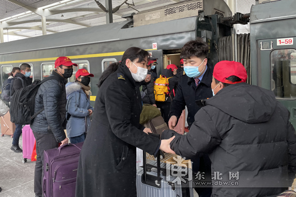 哈鐵加開列車做好節後返程旅客運輸