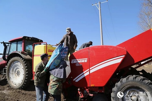 齊齊哈爾克山縣：掀起春耕生産大田播種高潮