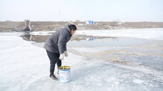 黑龍江省遜克縣：蒼鷺北歸早 投食監測忙