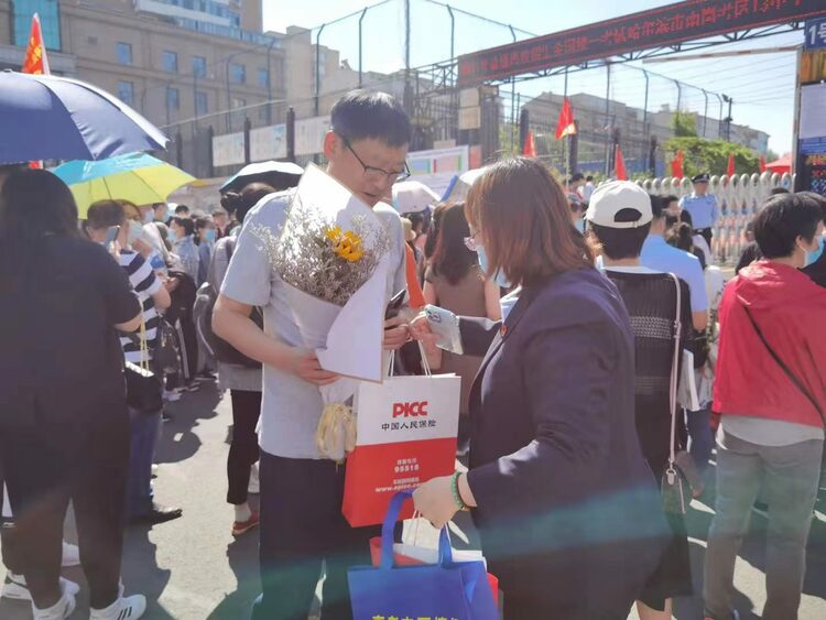 人保財險黑龍江省分公司：愛心送考為高考生夢想護航