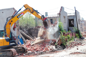 拆除違建為重點項目落地“清障”