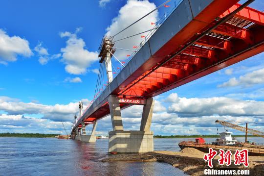 中俄黑龍江大橋31年“跨江牽手”鋪坦途