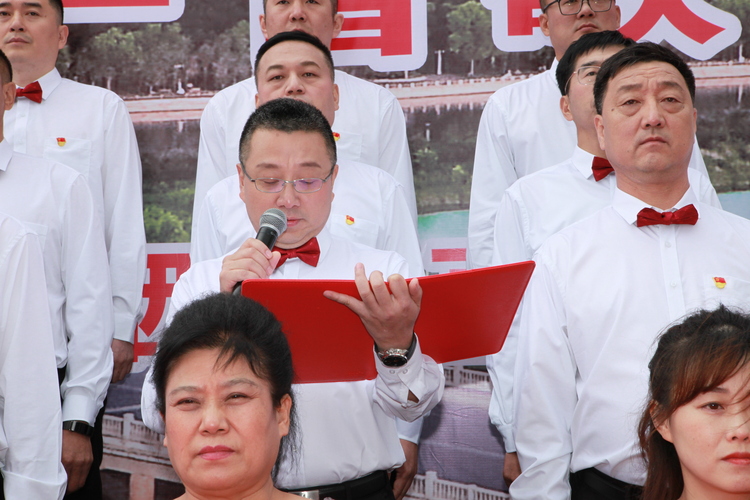 雞西農商銀行慶祝建黨一百週年“永遠跟黨走”合唱演出暨廣場萬人同唱一首歌主題黨日活動舉行_fororder_微信圖片_20210622142452