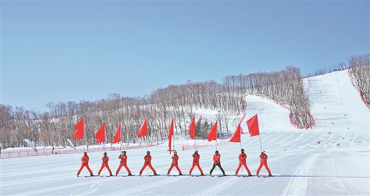 感受烏蘇裏船歌之美 領略雙鴨山多彩神韻