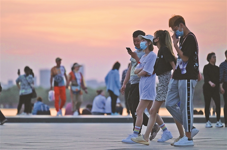 哈爾濱：江風送爽 夏夜追涼