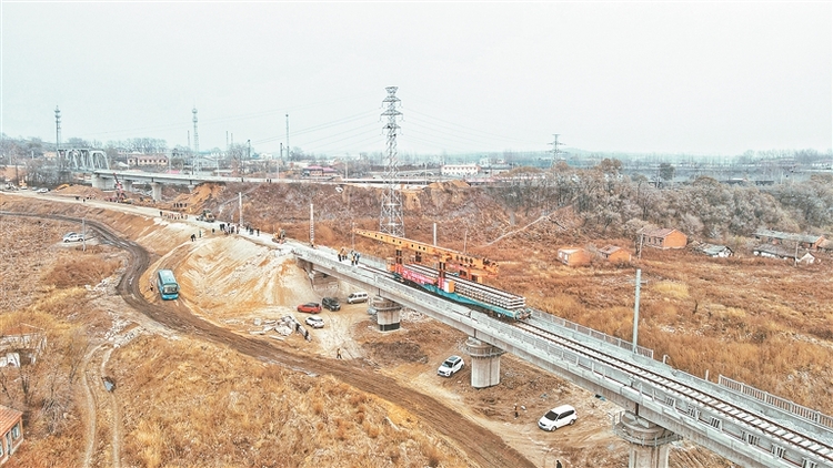 佳鶴鐵路全線鋪軌貫通