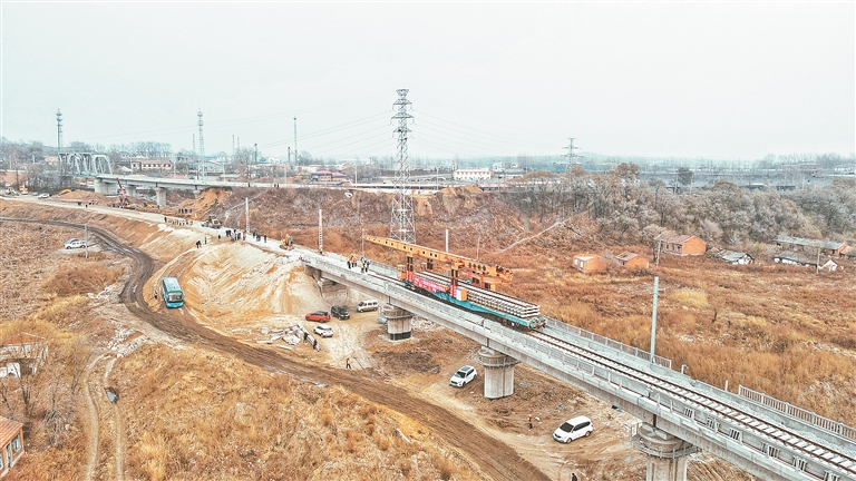 佳鶴鐵路全線鋪軌貫通