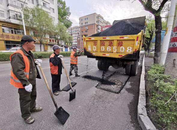 佳木斯市多條道路進行翻修維護