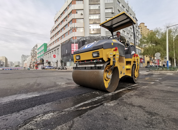 佳木斯市多條道路進行翻修維護