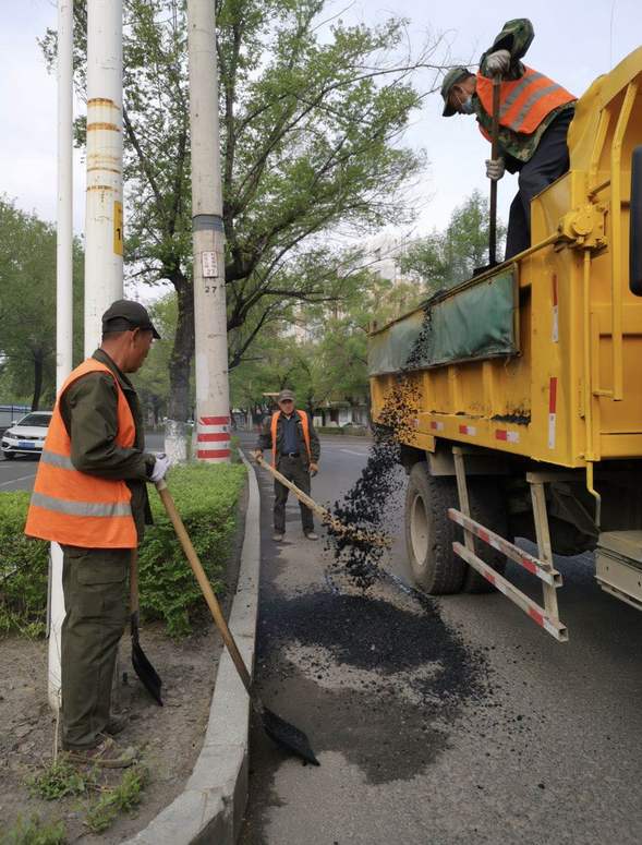 佳木斯市多條道路進行翻修維護