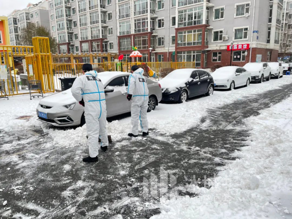 最美雪“警” 築起平安防線