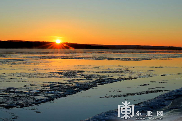 黑龍江呼瑪段呈現跑冰排美景 迎來2021年冬季流冰期