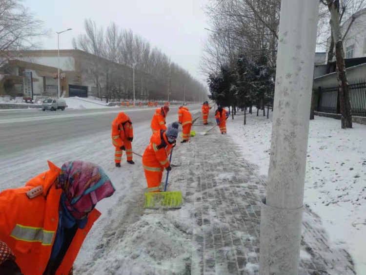 清雪大軍堅守在崗 哈爾濱市平房區做足暴雪“應戰”準備_fororder_微信圖片_20211122112018