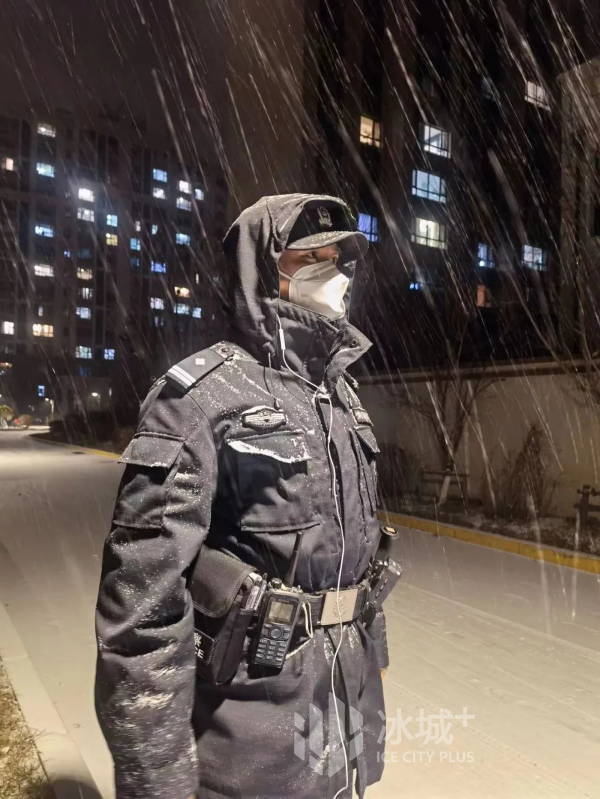 最美雪“警” 築起平安防線