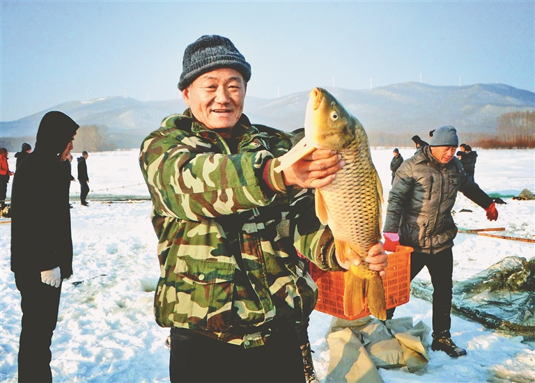 魚躍人歡冬捕忙